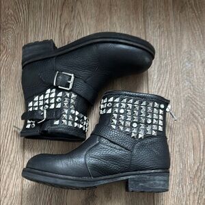 Studded Black Ankle biker Boots size 33 (2)